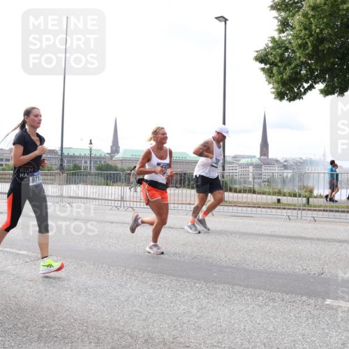 29.06.2025 - hella hamburg halbmarathon Lena Gebhardt http://msf.ph/oto/8401792 29.06.2025 10:23:52 Lombardsbrücke 18745, 9713, 1048, 1304, 1389, 1444, 1545, 2125, 2489, 3013, 3185, 3579, 4122, 4391, 4597, 4646, 4990, 4993, 5039, 5055, 5160, 5258, 5260, 5358, 5406, 5661, 5954, 6747, 7013, 7029, 7426, 8031, 8141, 8149, 8181, 8502, 8676, 8717, 9217, 9603, 9715, 10649, 11044, 11300, 11306, 11347, 11415, 11454, 11793, 11879, 12874, 13149, 14265, 14510, 14512, 14521, 15709, 15739, 15853, 16185, 16251, 17199 meine-sportfotos.de