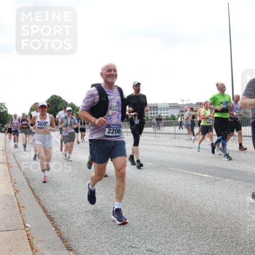 29.06.2025 - hella hamburg halbmarathon Lena Gebhardt http://msf.ph/oto/8401800 29.06.2025 10:40:51 Lombardsbrücke 4972, 2206, 4044, 276, 3432, 2762, 10940, 1075, 1317, 1323, 2042, 2173, 2206, 2299, 2762, 2763, 2858, 3121, 3293, 3306, 3432, 3694, 4044, 4234, 4411, 4530, 4612, 4638, 4774, 4775, 4906, 4972, 5059, 5086, 5225, 5549, 5702, 5753, 6076, 6098, 6163, 6229, 6278, 6280, 6289, 6363, 6474, 6842, 7293, 7661, 7829, 7956, 8053, 8054, 8307, 8378, 8391, 8429, 8430, 8769, 9009, 9237, 9962, 10269, 10407, 10644, 10835, 11053 meine-sportfotos.de