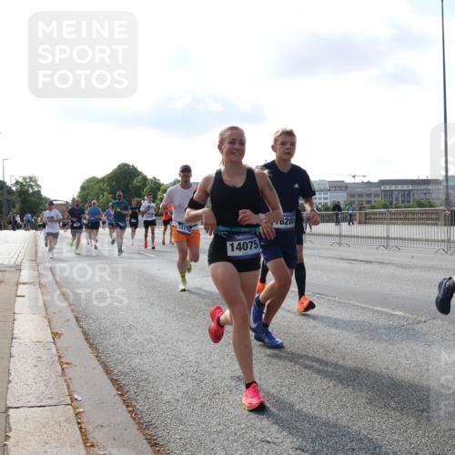 29.06.2025 - hella hamburg halbmarathon Lena Gebhardt http://msf.ph/oto/8401813 29.06.2025 09:49:04 Lombardsbrücke 15178, 14075, 6280, 179, 1042, 1571, 1600, 1603, 2044, 2262, 2399, 2707, 2745, 2797, 2849, 3116, 3480, 3547, 4062, 4359, 4381, 5003, 5050, 5124, 5307, 5648, 5889, 6037, 6047, 6149, 6771, 6993, 7109, 7152, 7154, 7310, 7482, 7743, 7981, 8002, 8121, 8358, 8571, 9640, 9643, 10190, 10369, 10451, 10738, 10877, 11106, 11177, 11423, 11447, 11952, 12044, 12088, 12091, 12098, 12168, 12739, 13064, 13137, 13158, 13190, 13372, 13755, 13900, 13940, 14075, 14311, 14603 meine-sportfotos.de