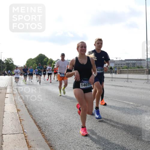 29.06.2025 - hella hamburg halbmarathon Lena Gebhardt http://msf.ph/oto/8401846 29.06.2025 09:49:04 Lombardsbrücke 15178, 14075, 6280, 1042, 1571, 1600, 1603, 2044, 2262, 2399, 2707, 2745, 2797, 2849, 3116, 3480, 3547, 4062, 4359, 4381, 5003, 5050, 5124, 5307, 5648, 5889, 6037, 6047, 6149, 6771, 6993, 7109, 7152, 7154, 7310, 7482, 7743, 7981, 8002, 8121, 8358, 8571, 9640, 9643, 10190, 10369, 10451, 10738, 10877, 11106, 11177, 11423, 11447, 11952, 12044, 12088, 12091, 12098, 12168, 12739, 13064, 13137, 13158, 13190, 13372, 13755, 13900, 13940, 14075, 14311, 14603 meine-sportfotos.de