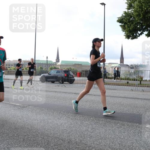 29.06.2025 - hella hamburg halbmarathon Lena Gebhardt http://msf.ph/oto/8401872 29.06.2025 10:03:23 Lombardsbrücke 901, 1114, 1135, 1138, 1161, 1414, 1450, 1482, 1885, 2594, 2619, 2683, 2759, 2780, 2782, 2810, 3572, 4204, 4307, 4511, 4613, 5384, 5396, 5464, 6208, 6217, 6391, 6453, 7210, 7211, 7277, 7278, 7279, 7290, 7706, 7935, 8484, 8614, 9439, 9453, 10389, 10824, 11556, 12169, 12177, 12211, 12212, 12377, 12422, 12843, 13036, 13474, 13664, 13732, 13793, 13857, 13874, 13976, 15539, 15643, 15859, 16371, 17226, 17550, 18028 meine-sportfotos.de