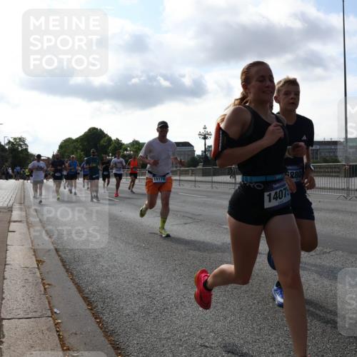29.06.2025 - hella hamburg halbmarathon Lena Gebhardt http://msf.ph/oto/8401876 29.06.2025 09:49:05 Lombardsbrücke 15178, 15880, 14075, 1042, 1571, 1600, 1603, 2044, 2262, 2707, 2745, 2797, 2849, 3116, 3547, 4062, 4359, 4381, 5003, 5050, 5124, 5307, 5648, 5889, 6037, 6047, 6149, 6771, 6993, 7109, 7152, 7154, 7310, 7482, 7743, 7981, 8002, 8121, 8358, 8571, 9640, 9643, 10190, 10369, 10451, 10738, 10877, 11106, 11177, 11423, 11447, 11952, 12044, 12088, 12091, 12098, 12168, 12739, 13064, 13137, 13158, 13190, 13372, 13755, 13900, 13940, 14075, 14311, 14603 meine-sportfotos.de