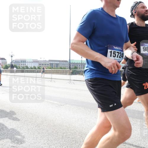 29.06.2025 - hella hamburg halbmarathon Lena Gebhardt http://msf.ph/oto/8401895 29.06.2025 10:16:16 Lombardsbrücke 2803, 0292, 15724, 9881, 28, 1156, 1212, 1244, 1308, 1599, 1651, 2071, 2076, 2165, 2436, 2803, 2835, 3030, 3134, 3156, 3167, 3484, 3648, 3687, 4478, 4583, 4637, 4828, 5046, 5294, 5423, 6024, 7158, 7358, 7753, 7897, 7941, 7942, 8169, 8274, 8295, 8554, 8597, 8645, 8707, 8746, 8847, 8885, 9601, 9628, 9675, 9784, 9802, 9810, 9881, 10107, 10139, 10141, 10183, 10292, 10608, 10844, 10990, 11113, 11303, 11344, 11345, 11478, 11774, 11783, 11818, 12427, 12469 meine-sportfotos.de