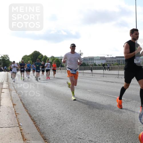 29.06.2025 - hella hamburg halbmarathon Lena Gebhardt http://msf.ph/oto/8401908 29.06.2025 09:49:05 Lombardsbrücke 15178, 7981, 1, 1042, 1571, 1600, 1603, 2044, 2262, 2707, 2745, 2797, 2849, 3116, 3547, 4062, 4359, 4381, 5003, 5050, 5124, 5307, 5648, 5889, 6037, 6047, 6149, 6771, 6993, 7109, 7152, 7154, 7310, 7482, 7743, 7981, 8002, 8121, 8358, 8571, 9640, 9643, 10190, 10369, 10451, 10738, 10877, 11106, 11177, 11423, 11447, 11952, 12044, 12088, 12091, 12098, 12168, 12739, 13064, 13137, 13158, 13190, 13372, 13755, 13900, 13940, 14075, 14311, 14603 meine-sportfotos.de