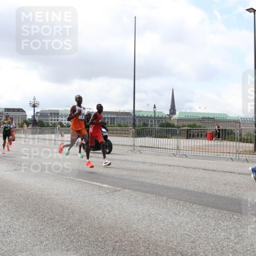 29.06.2025 - hella hamburg halbmarathon Lena Gebhardt http://msf.ph/oto/8401923 29.06.2025 09:31:12 Lombardsbrücke 23, 1, 5, 7, 10, 11, 16, 23, 25, 59 meine-sportfotos.de