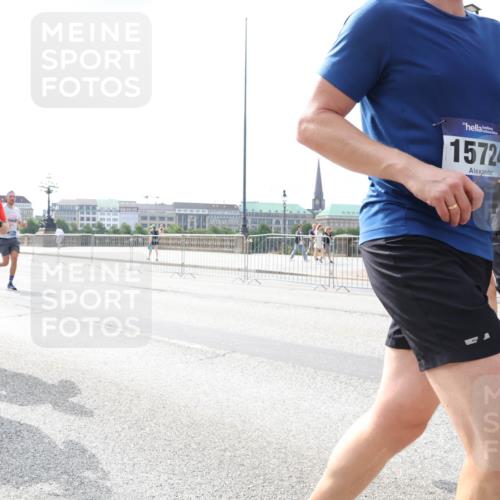 29.06.2025 - hella hamburg halbmarathon Lena Gebhardt http://msf.ph/oto/8401931 29.06.2025 10:16:16 Lombardsbrücke 2803, 292, 15724, 881, 28, 1156, 1212, 1244, 1308, 1599, 1651, 2071, 2076, 2165, 2436, 2803, 2835, 3030, 3134, 3156, 3167, 3484, 3648, 3687, 4478, 4583, 4637, 4828, 5046, 5294, 5423, 6024, 7158, 7358, 7753, 7897, 7941, 7942, 8169, 8274, 8295, 8554, 8597, 8645, 8707, 8746, 8847, 8885, 9601, 9628, 9675, 9784, 9802, 9810, 9881, 10107, 10139, 10141, 10183, 10292, 10608, 10844, 10990, 11113, 11303, 11344, 11345, 11478, 11774, 11783, 11818, 12427, 12469 meine-sportfotos.de