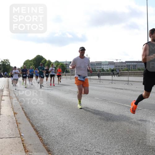 29.06.2025 - hella hamburg halbmarathon Lena Gebhardt http://msf.ph/oto/8401938 29.06.2025 09:49:05 Lombardsbrücke 15178, 7981, 1042, 1571, 1600, 1603, 2044, 2262, 2707, 2745, 2797, 2849, 3116, 3547, 4062, 4359, 4381, 5003, 5050, 5124, 5307, 5648, 5889, 6037, 6047, 6149, 6771, 6993, 7109, 7152, 7154, 7310, 7482, 7743, 7981, 8002, 8121, 8358, 8571, 9640, 9643, 10190, 10369, 10451, 10738, 10877, 11106, 11177, 11423, 11447, 11952, 12044, 12088, 12091, 12098, 12168, 12739, 13064, 13137, 13158, 13190, 13372, 13755, 13900, 13940, 14075, 14311, 14603 meine-sportfotos.de