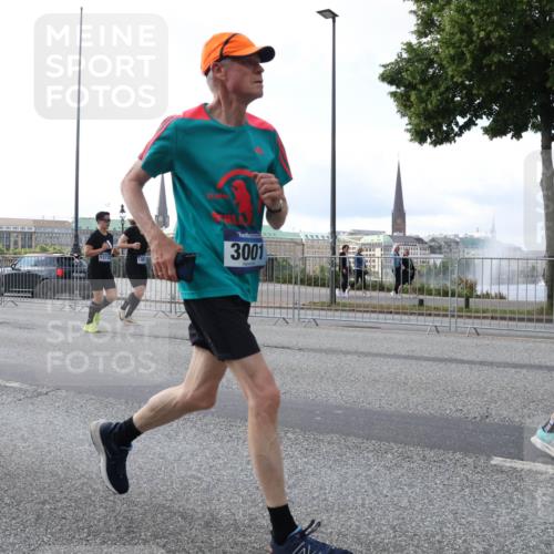 29.06.2025 - hella hamburg halbmarathon Lena Gebhardt http://msf.ph/oto/8401983 29.06.2025 10:03:24 Lombardsbrücke 13732, 21, 0975, 3001, 1114, 1135, 1138, 1161, 1414, 1450, 1482, 1885, 2594, 2619, 2683, 2759, 2780, 2782, 2810, 3572, 4204, 4307, 4511, 4613, 5384, 5396, 5464, 6208, 6217, 6391, 6453, 7210, 7211, 7277, 7278, 7279, 7290, 7706, 7935, 8484, 8614, 9439, 9453, 10389, 10824, 11556, 12169, 12177, 12211, 12212, 12377, 12422, 12843, 13036, 13474, 13664, 13732, 13793, 13857, 13874, 13976, 15539, 15643, 15859, 16371, 17226, 17550, 18028 meine-sportfotos.de