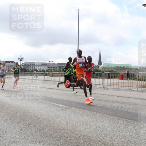 29.06.2025 - hella hamburg halbmarathon Lena Gebhardt http://msf.ph/oto/8402054 29.06.2025 09:31:12 Lombardsbrücke 1, 5, 7, 10, 11, 16, 23, 25, 59 meine-sportfotos.de