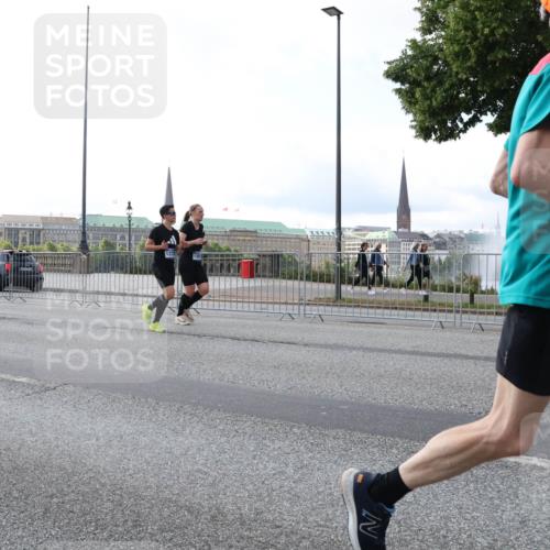29.06.2025 - hella hamburg halbmarathon Lena Gebhardt http://msf.ph/oto/8402075 29.06.2025 10:03:24 Lombardsbrücke 1114, 1135, 1138, 1161, 1414, 1450, 1482, 1885, 2594, 2619, 2683, 2759, 2780, 2782, 2810, 3572, 4204, 4307, 4511, 4613, 5384, 5396, 5464, 6208, 6217, 6391, 6453, 7210, 7211, 7277, 7278, 7279, 7290, 7706, 7935, 8484, 8614, 9439, 9453, 10389, 10824, 11556, 12169, 12177, 12211, 12212, 12377, 12422, 12843, 13036, 13474, 13664, 13732, 13793, 13857, 13874, 13976, 15539, 15643, 15859, 16371, 17226, 17550, 18028 meine-sportfotos.de