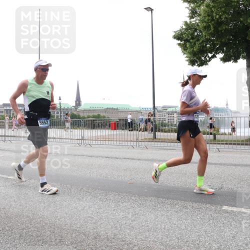 29.06.2025 - hella hamburg halbmarathon Lena Gebhardt http://msf.ph/oto/8402076 29.06.2025 10:50:04 Lombardsbrücke 5552, 1040, 1041, 1487, 1511, 1888, 2212, 2466, 2862, 2997, 3203, 3701, 3710, 3805, 3897, 4090, 4168, 4870, 5076, 5119, 5552, 5694, 5749, 5751, 5997, 6680, 6694, 6830, 7305, 7339, 7366, 7679, 7721, 7722, 7755, 8065, 8254, 9015, 9162, 9605, 9940, 10060, 10286, 10403, 10617, 10683, 10704, 11030, 11426, 11696, 11716, 11760, 12079, 12124, 12388, 13127, 13128, 13309, 13381, 13744, 13764, 13846, 13887, 14144, 14505, 14545, 14692, 14940, 15626 meine-sportfotos.de