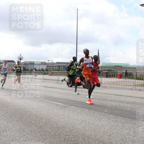 29.06.2025 - hella hamburg halbmarathon Lena Gebhardt http://msf.ph/oto/8402097 29.06.2025 09:31:12 Lombardsbrücke 1, 5, 7, 10, 11, 16, 23, 25, 59 meine-sportfotos.de