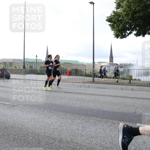 29.06.2025 - hella hamburg halbmarathon Lena Gebhardt http://msf.ph/oto/8402108 29.06.2025 10:03:24 Lombardsbrücke 1221, 13732, 1114, 1135, 1138, 1161, 1414, 1450, 1482, 1885, 2594, 2619, 2683, 2759, 2780, 2782, 2810, 3572, 4204, 4307, 4511, 4613, 5384, 5396, 5464, 6208, 6217, 6391, 6453, 7210, 7211, 7277, 7278, 7279, 7290, 7706, 7935, 8484, 8614, 9439, 9453, 10389, 10824, 11556, 12169, 12177, 12211, 12212, 12377, 12422, 12843, 13036, 13474, 13664, 13732, 13793, 13857, 13874, 13976, 15539, 15643, 15859, 16371, 17226, 17550, 18028 meine-sportfotos.de