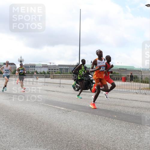 29.06.2025 - hella hamburg halbmarathon Lena Gebhardt http://msf.ph/oto/8402140 29.06.2025 09:31:12 Lombardsbrücke 1, 5, 7, 10, 11, 16, 23, 25, 59 meine-sportfotos.de