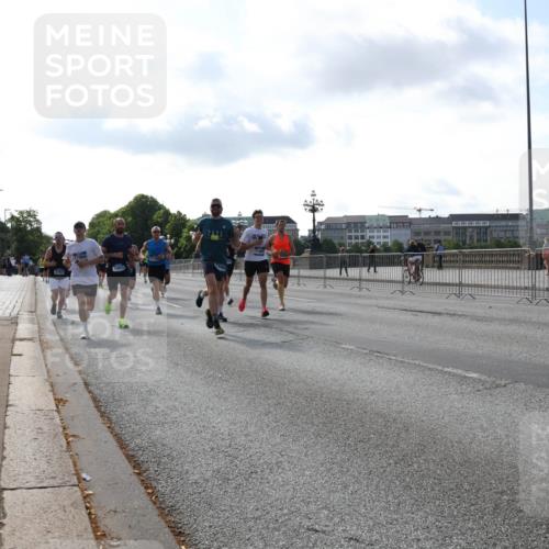 29.06.2025 - hella hamburg halbmarathon Lena Gebhardt http://msf.ph/oto/8402146 29.06.2025 09:49:06 Lombardsbrücke 1042, 1571, 1600, 1603, 2044, 2262, 2707, 2745, 2797, 2849, 3116, 3547, 4062, 4359, 4381, 5003, 5050, 5124, 5307, 5648, 5889, 6037, 6047, 6149, 6771, 6993, 7109, 7152, 7154, 7310, 7482, 7743, 7981, 8002, 8121, 8358, 8571, 9640, 9643, 10190, 10369, 10451, 10738, 10877, 11106, 11177, 11423, 11447, 11952, 12044, 12088, 12091, 12098, 12168, 12739, 13064, 13137, 13158, 13190, 13372, 13755, 13900, 13940, 14075, 14311, 14603 meine-sportfotos.de