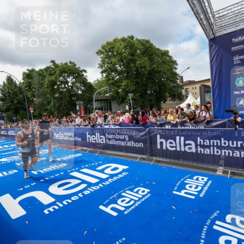 29.06.2025 - hella hamburg halbmarathon Zöllner http://msf.ph/oto/8402153 29.06.2025 10:37:59 Ziel 3480, 3530, 7229, 9643, 10793, 12915, 13900, 15303, 18103, 18529 meine-sportfotos.de