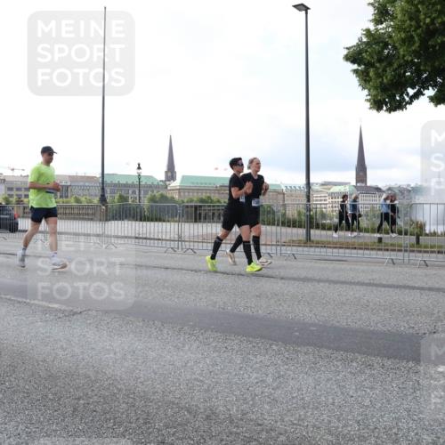 29.06.2025 - hella hamburg halbmarathon Lena Gebhardt http://msf.ph/oto/8402156 29.06.2025 10:03:25 Lombardsbrücke 2594, 1114, 1135, 1138, 1161, 1414, 1450, 1482, 1885, 2594, 2619, 2683, 2759, 2780, 2782, 2810, 3572, 4307, 4511, 4613, 5384, 5396, 5464, 6208, 6217, 6391, 6453, 7210, 7211, 7277, 7278, 7279, 7290, 7706, 7935, 8484, 8614, 9439, 9453, 10389, 10824, 11556, 12169, 12177, 12211, 12212, 12377, 12422, 12843, 13036, 13474, 13664, 13732, 13793, 13857, 13874, 13976, 15539, 15643, 15859, 16371, 17226, 17550, 18028 meine-sportfotos.de