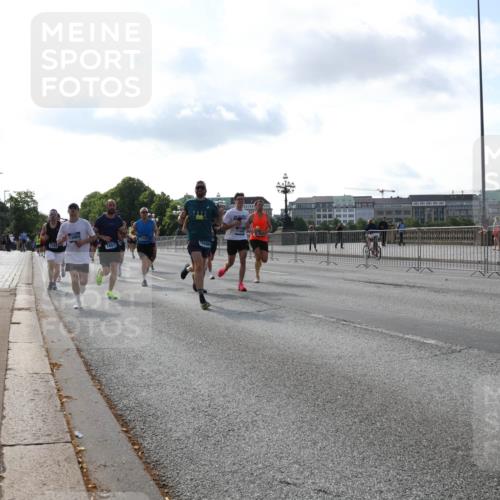 29.06.2025 - hella hamburg halbmarathon Lena Gebhardt http://msf.ph/oto/8402168 29.06.2025 09:49:07 Lombardsbrücke 1042, 1571, 1600, 1603, 2044, 2262, 2707, 2745, 2797, 2849, 3014, 3116, 3547, 4062, 4359, 4381, 5003, 5050, 5124, 5307, 5648, 5889, 6037, 6047, 6149, 6771, 6993, 7109, 7310, 7482, 7743, 7981, 8002, 8121, 8358, 8571, 9640, 9643, 10190, 10369, 10451, 10738, 10877, 11106, 11177, 11423, 11447, 11952, 12044, 12088, 12091, 12098, 12168, 12739, 13064, 13137, 13158, 13190, 13372, 13755, 13900, 13940, 14075, 14311, 14603 meine-sportfotos.de