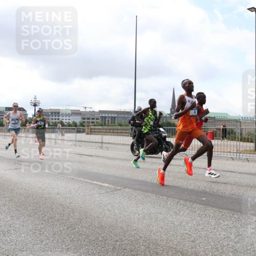 29.06.2025 - hella hamburg halbmarathon Lena Gebhardt http://msf.ph/oto/8402179 29.06.2025 09:31:12 Lombardsbrücke 1, 5, 7, 10, 11, 16, 23, 25, 59 meine-sportfotos.de