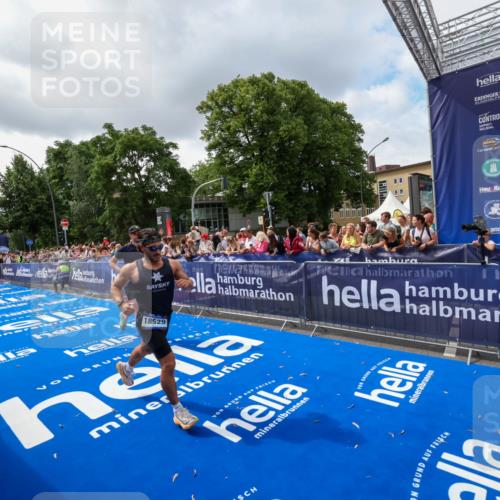 29.06.2025 - hella hamburg halbmarathon Zöllner http://msf.ph/oto/8402191 29.06.2025 10:37:59 Ziel 3480, 3530, 7229, 9643, 10793, 12915, 13900, 15303, 18103, 18529 meine-sportfotos.de