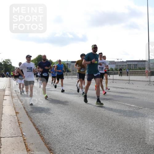 29.06.2025 - hella hamburg halbmarathon Lena Gebhardt http://msf.ph/oto/8402193 29.06.2025 09:49:08 Lombardsbrücke 2707, 13064, 1603, 12088, 16400, 11447, 1042, 1571, 1600, 1603, 2044, 2262, 2707, 2745, 2797, 2849, 2980, 3014, 3116, 3547, 4062, 4381, 4766, 5003, 5050, 5124, 5307, 5648, 5889, 6037, 6047, 6149, 6771, 6993, 7109, 7310, 7482, 7743, 7981, 8002, 8121, 8358, 8571, 9640, 9643, 10190, 10369, 10451, 10738, 10877, 11106, 11177, 11423, 11447, 11952, 12044, 12088, 12091, 12098, 12168, 12739, 13064, 13137, 13158, 13190, 13372, 13755, 13900, 13940, 14075, 14311, 14603 meine-sportfotos.de