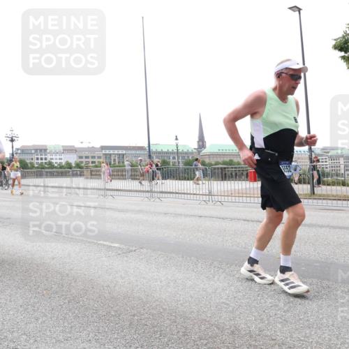 29.06.2025 - hella hamburg halbmarathon Lena Gebhardt http://msf.ph/oto/8402199 29.06.2025 10:50:04 Lombardsbrücke 24, 1374, 1040, 1041, 1487, 1511, 1888, 2212, 2466, 2862, 2997, 3203, 3701, 3710, 3805, 3897, 4090, 4168, 4870, 5076, 5119, 5552, 5694, 5749, 5751, 5997, 6680, 6694, 6830, 7305, 7339, 7366, 7679, 7721, 7722, 7755, 8065, 8254, 9015, 9162, 9605, 9940, 10060, 10286, 10403, 10617, 10683, 10704, 11030, 11426, 11696, 11716, 11760, 12079, 12124, 12388, 13127, 13128, 13309, 13381, 13744, 13764, 13846, 13887, 14144, 14505, 14545, 14692, 14940, 15626 meine-sportfotos.de