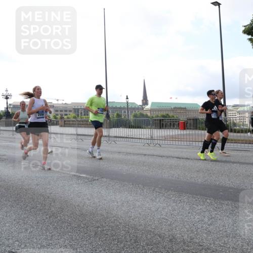 29.06.2025 - hella hamburg halbmarathon Lena Gebhardt http://msf.ph/oto/8402206 29.06.2025 10:03:25 Lombardsbrücke 1284, 7935, 2594, 1373, 1114, 1135, 1138, 1161, 1414, 1450, 1482, 1885, 2594, 2619, 2683, 2759, 2780, 2782, 2810, 3572, 4307, 4511, 4613, 5384, 5396, 5464, 6208, 6217, 6391, 6453, 7210, 7211, 7277, 7278, 7279, 7290, 7706, 7935, 8484, 8614, 9439, 9453, 10389, 10824, 11556, 12169, 12177, 12211, 12212, 12377, 12422, 12843, 13036, 13474, 13664, 13732, 13793, 13857, 13874, 13976, 15539, 15643, 15859, 16371, 17226, 17550, 18028 meine-sportfotos.de