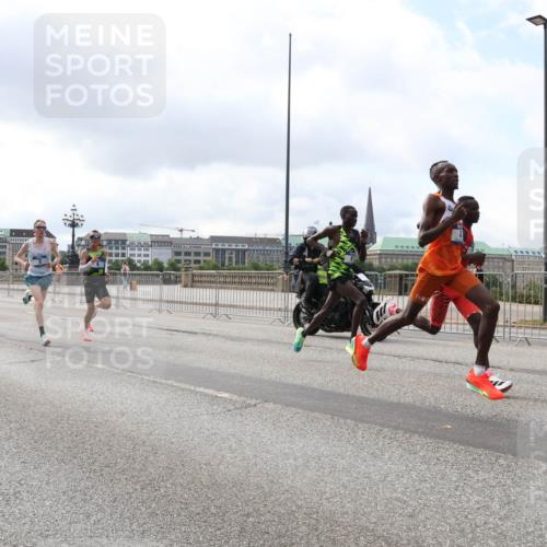 29.06.2025 - hella hamburg halbmarathon Lena Gebhardt http://msf.ph/oto/8402221 29.06.2025 09:31:13 Lombardsbrücke 1, 4, 5, 6, 7, 10, 11, 13, 16, 22, 23, 25, 59 meine-sportfotos.de