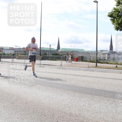 29.06.2025 - hella hamburg halbmarathon Lena Gebhardt http://msf.ph/oto/8402232 29.06.2025 10:16:17 Lombardsbrücke 13215, 1257, 17592, 1156, 1212, 1244, 1308, 1599, 1651, 2071, 2076, 2165, 2436, 2803, 2835, 3030, 3134, 3156, 3167, 3484, 3648, 3687, 4478, 4583, 4637, 4828, 5046, 5294, 5423, 6024, 6488, 7158, 7358, 7753, 7897, 7941, 7942, 8169, 8274, 8295, 8554, 8597, 8645, 8707, 8746, 8847, 8885, 9601, 9628, 9675, 9784, 9802, 9810, 9881, 10076, 10107, 10139, 10141, 10183, 10292, 10608, 10844, 10990, 11113, 11303, 11344, 11345, 11478, 11774, 11783, 11818, 12427 meine-sportfotos.de