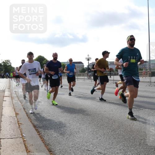 29.06.2025 - hella hamburg halbmarathon Lena Gebhardt http://msf.ph/oto/8402259 29.06.2025 09:49:08 Lombardsbrücke 13064, 1042, 1571, 1600, 1603, 2044, 2262, 2707, 2745, 2797, 2849, 2980, 3014, 3116, 3547, 4062, 4381, 4766, 5003, 5050, 5124, 5307, 5648, 5889, 6037, 6047, 6149, 6771, 6993, 7109, 7310, 7482, 7743, 7981, 8002, 8121, 8358, 8571, 9640, 9643, 10190, 10369, 10451, 10738, 10877, 11106, 11177, 11423, 11447, 11952, 12044, 12088, 12091, 12098, 12168, 12739, 13064, 13137, 13158, 13190, 13372, 13755, 13900, 13940, 14075, 14311, 14603 meine-sportfotos.de