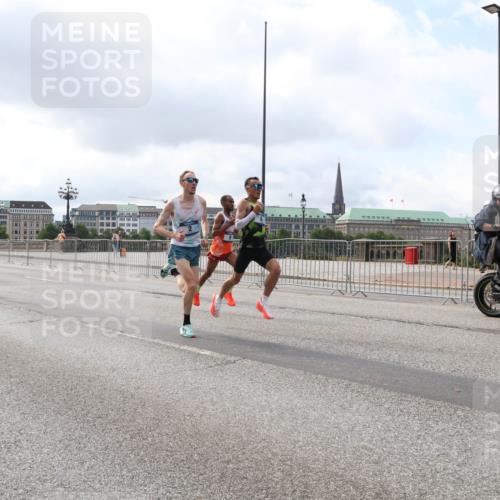 29.06.2025 - hella hamburg halbmarathon Lena Gebhardt http://msf.ph/oto/8402300 29.06.2025 09:31:13 Lombardsbrücke 1, 4, 5, 6, 7, 10, 11, 13, 16, 22, 23, 25, 59 meine-sportfotos.de