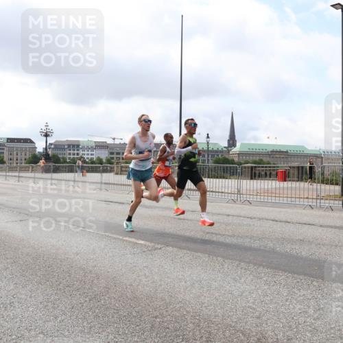 29.06.2025 - hella hamburg halbmarathon Lena Gebhardt http://msf.ph/oto/8402329 29.06.2025 09:31:13 Lombardsbrücke 1, 4, 5, 6, 7, 10, 11, 13, 16, 22, 23, 25, 59 meine-sportfotos.de