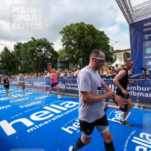 29.06.2025 - hella hamburg halbmarathon Zöllner http://msf.ph/oto/8402401 29.06.2025 10:38:07 Ziel 7229, 8091, 9944, 11049, 11952, 12915, 14274, 15303, 15382, 16698, 17623 meine-sportfotos.de