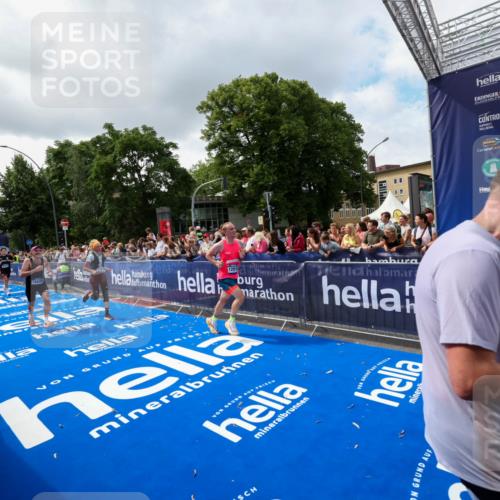 29.06.2025 - hella hamburg halbmarathon Zöllner http://msf.ph/oto/8402420 29.06.2025 10:38:07 Ziel 7229, 8091, 9944, 11049, 11952, 12915, 14274, 15303, 15382, 16698, 17623 meine-sportfotos.de
