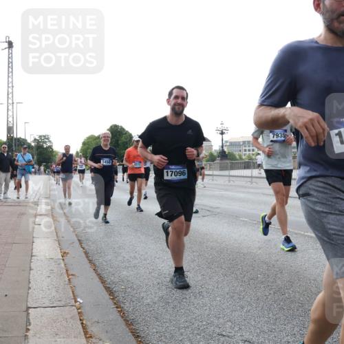 29.06.2025 - hella hamburg halbmarathon Lena Gebhardt http://msf.ph/oto/8402441 29.06.2025 10:03:27 Lombardsbrücke 1450, 4511, 17096, 7935, 16605, 122, 122, 1114, 1135, 1138, 1161, 1414, 1450, 1482, 1885, 2277, 2594, 2619, 2683, 2759, 2780, 2782, 2810, 3572, 4307, 4511, 4613, 5384, 5396, 5464, 6208, 6217, 6391, 6453, 7210, 7211, 7277, 7278, 7279, 7290, 7706, 7935, 8484, 8614, 9439, 9453, 10389, 10824, 11402, 11556, 12169, 12177, 12211, 12212, 12377, 12422, 12843, 13036, 13474, 13664, 13732, 13793, 13857, 13874, 13976, 15539, 15643, 15859, 16371, 16621, 17226, 17550, 18028 meine-sportfotos.de