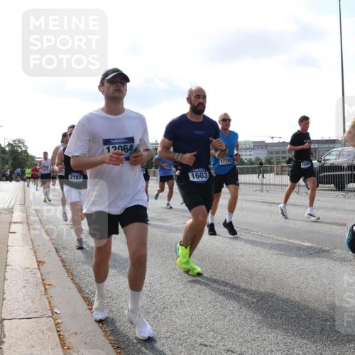 29.06.2025 - hella hamburg halbmarathon Lena Gebhardt http://msf.ph/oto/8402442 29.06.2025 09:49:09 Lombardsbrücke 2707, 12064, 19, 1603, 17792, 204, 10369, 1042, 1571, 1600, 1603, 2044, 2262, 2707, 2745, 2797, 2849, 2980, 3014, 3116, 3547, 4062, 4381, 4766, 5003, 5050, 5124, 5307, 5648, 5889, 6037, 6047, 6149, 6771, 6993, 7109, 7310, 7482, 7743, 7981, 8002, 8121, 8358, 8571, 9640, 9643, 10190, 10369, 10451, 10738, 10877, 11106, 11177, 11423, 11447, 11952, 12044, 12088, 12091, 12098, 12168, 12739, 13064, 13137, 13158, 13190, 13372, 13755, 13900, 13940, 14075, 14311, 14603, 14667 meine-sportfotos.de