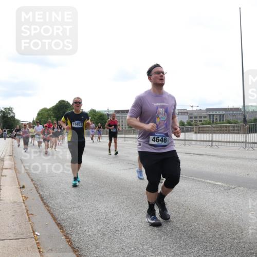 29.06.2025 - hella hamburg halbmarathon Lena Gebhardt http://msf.ph/oto/8402478 29.06.2025 10:23:57 Lombardsbrücke 15853, 454, 4646, 1005, 1009, 1048, 1304, 1389, 1444, 1545, 2125, 2489, 3013, 3185, 3285, 3579, 4122, 4391, 4597, 4646, 4684, 4990, 4993, 5039, 5055, 5160, 5258, 5260, 5358, 5406, 5661, 5954, 6747, 7013, 7029, 7426, 7920, 8031, 8141, 8149, 8181, 8187, 8502, 8676, 8717, 9217, 9603, 9715, 10649, 11044, 11300, 11306, 11347, 11415, 11454, 11793, 13149, 14521, 15709, 15739, 15853, 16185, 16251, 17199 meine-sportfotos.de