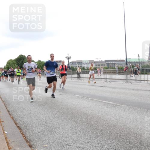 29.06.2025 - hella hamburg halbmarathon Lena Gebhardt http://msf.ph/oto/8402548 29.06.2025 10:50:06 Lombardsbrücke 156, 11030, 1040, 1041, 1487, 1511, 1888, 2047, 2212, 2466, 2862, 2997, 3203, 3680, 3701, 3710, 3805, 3897, 4090, 4168, 4870, 5076, 5119, 5552, 5694, 5749, 5751, 5997, 6680, 6694, 6830, 7366, 7679, 7721, 7722, 7755, 8065, 8254, 9015, 9162, 9605, 9940, 10060, 10286, 10403, 10617, 10683, 10704, 11030, 11426, 11696, 11716, 11760, 12079, 12124, 13127, 13128, 13309, 13381, 13744, 13764, 13846, 13887, 14144, 14505, 14545, 14692, 14940, 15230, 15626 meine-sportfotos.de