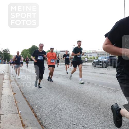 29.06.2025 - hella hamburg halbmarathon Lena Gebhardt http://msf.ph/oto/8402549 29.06.2025 10:03:28 Lombardsbrücke 1114, 1450, 4511, 9453, 17096, 1114, 1135, 1138, 1161, 1414, 1450, 1482, 1885, 2277, 2594, 2619, 2683, 2759, 2780, 2782, 2810, 3572, 4307, 4511, 5384, 5396, 5464, 6208, 6217, 6391, 6453, 7006, 7210, 7211, 7277, 7278, 7279, 7290, 7706, 7935, 8484, 9439, 9453, 10389, 10824, 11402, 11556, 12169, 12177, 12211, 12212, 12377, 12422, 12843, 13036, 13474, 13664, 13732, 13793, 13857, 13874, 13976, 15539, 15643, 15859, 16371, 16621, 17226, 17550, 18028 meine-sportfotos.de
