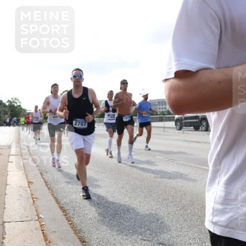 29.06.2025 - hella hamburg halbmarathon Lena Gebhardt http://msf.ph/oto/8402566 29.06.2025 09:49:10 Lombardsbrücke 2707, 13900, 1319, 1042, 1571, 1600, 1603, 2044, 2262, 2707, 2745, 2797, 2849, 2980, 3014, 3116, 3547, 4062, 4381, 4766, 5003, 5050, 5124, 5307, 5648, 5889, 6037, 6047, 6149, 6771, 6993, 7109, 7310, 7482, 7743, 7981, 8002, 8121, 8358, 8571, 9640, 9643, 10190, 10369, 10451, 10738, 10877, 11106, 11177, 11423, 11447, 11952, 12044, 12088, 12091, 12098, 12168, 12739, 13064, 13137, 13158, 13190, 13372, 13755, 13900, 13940, 14075, 14311, 14603, 14667 meine-sportfotos.de