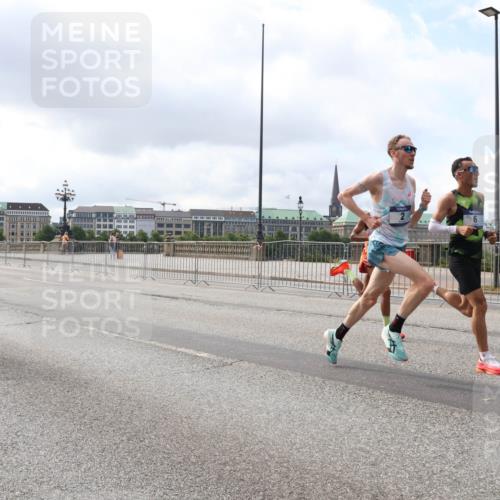 29.06.2025 - hella hamburg halbmarathon Lena Gebhardt http://msf.ph/oto/8402567 29.06.2025 09:31:14 Lombardsbrücke 6, 1, 2, 4, 5, 6, 7, 8, 9, 10, 11, 13, 16, 22, 23, 25, 59 meine-sportfotos.de