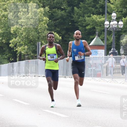 29.06.2025 - hella hamburg halbmarathon Lena Gebhardt http://msf.ph/oto/8402605 29.06.2025 09:31:26 Lombardsbrücke 58, 15, 1, 2, 4, 5, 6, 7, 8, 9, 10, 11, 13, 16, 22, 23, 25, 59 meine-sportfotos.de