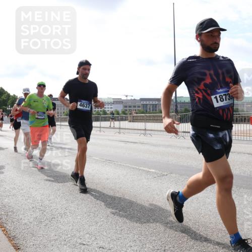29.06.2025 - hella hamburg halbmarathon Lena Gebhardt http://msf.ph/oto/8402615 29.06.2025 10:16:19 Lombardsbrücke 1156, 4, 101, 16921, 1873, 4637, 1156, 1212, 1244, 1308, 1599, 1651, 2071, 2076, 2165, 2347, 2436, 2803, 2835, 3030, 3134, 3156, 3167, 3484, 3648, 3687, 4478, 4583, 4637, 4828, 5046, 5294, 5423, 6024, 6488, 7158, 7358, 7753, 7897, 8169, 8274, 8295, 8554, 8597, 8645, 8707, 8746, 8847, 8885, 9601, 9628, 9664, 9675, 9784, 9802, 9810, 9881, 10076, 10107, 10139, 10141, 10183, 10292, 10844, 10990, 11113, 11303, 11344, 11345, 11478, 11774, 11783, 11818, 12427 meine-sportfotos.de