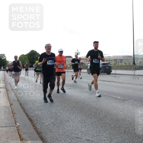 29.06.2025 - hella hamburg halbmarathon Lena Gebhardt http://msf.ph/oto/8402622 29.06.2025 10:03:28 Lombardsbrücke 1450, 4511, 9453, 1114, 1135, 1138, 1161, 1414, 1450, 1482, 1885, 2277, 2594, 2619, 2683, 2759, 2780, 2782, 2810, 3572, 4307, 4511, 5384, 5396, 5464, 6208, 6217, 6391, 6453, 7006, 7210, 7211, 7277, 7278, 7279, 7290, 7706, 7935, 8484, 9439, 9453, 10389, 10824, 11402, 11556, 12169, 12177, 12211, 12212, 12377, 12422, 12843, 13036, 13474, 13664, 13732, 13793, 13857, 13874, 13976, 15539, 15643, 15859, 16371, 16621, 17226, 17550, 18028 meine-sportfotos.de