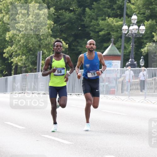 29.06.2025 - hella hamburg halbmarathon Lena Gebhardt http://msf.ph/oto/8402653 29.06.2025 09:31:26 Lombardsbrücke 58, 15, 1, 2, 4, 5, 6, 7, 8, 9, 10, 11, 13, 16, 22, 23, 25, 59 meine-sportfotos.de