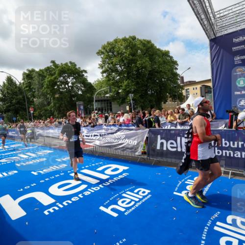 29.06.2025 - hella hamburg halbmarathon Zöllner http://msf.ph/oto/8402663 29.06.2025 10:38:20 Ziel 1042, 1688, 2849, 5091, 6095, 7743, 8002, 14688, 18584 meine-sportfotos.de