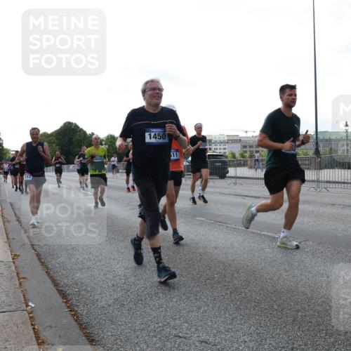 29.06.2025 - hella hamburg halbmarathon Lena Gebhardt http://msf.ph/oto/8402695 29.06.2025 10:03:28 Lombardsbrücke 114, 18028, 1450, 511, 1114, 1135, 1138, 1161, 1414, 1450, 1482, 1885, 2277, 2594, 2619, 2683, 2759, 2780, 2782, 2810, 3572, 4307, 4511, 5384, 5396, 5464, 6208, 6217, 6391, 6453, 7006, 7210, 7211, 7277, 7278, 7279, 7290, 7706, 7935, 8484, 9439, 9453, 10389, 10824, 11402, 11556, 12169, 12177, 12211, 12212, 12377, 12422, 12843, 13036, 13474, 13664, 13732, 13793, 13857, 13874, 13976, 15539, 15643, 15859, 16371, 16621, 17226, 17550, 18028 meine-sportfotos.de