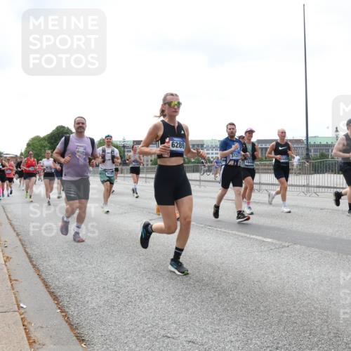 29.06.2025 - hella hamburg halbmarathon Lena Gebhardt http://msf.ph/oto/8402709 29.06.2025 10:40:56 Lombardsbrücke 8429, 6289, 3121, 16449, 1075, 1317, 1323, 1731, 2042, 2173, 2206, 2299, 2762, 2763, 2805, 2858, 3121, 3293, 3306, 3432, 3694, 4044, 4234, 4411, 4412, 4530, 4612, 4638, 4774, 4775, 4906, 4972, 5059, 5086, 5225, 5549, 5702, 5753, 6088, 6098, 6163, 6229, 6278, 6280, 6289, 6474, 6842, 7293, 7661, 7829, 7956, 8053, 8054, 8378, 8385, 8391, 8429, 8430, 8751, 8769, 8878, 9009, 9237, 9962, 10269, 10407, 10644, 10835, 11053 meine-sportfotos.de