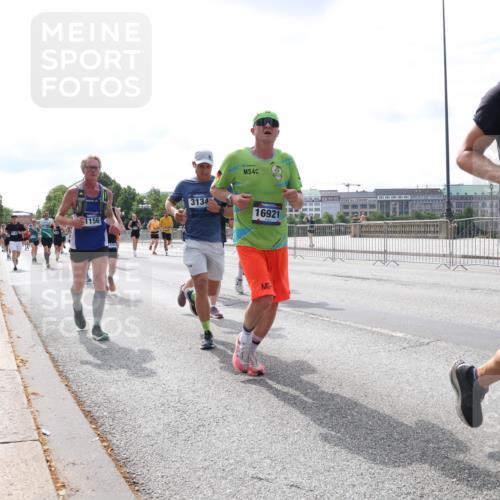 29.06.2025 - hella hamburg halbmarathon Lena Gebhardt http://msf.ph/oto/8402714 29.06.2025 10:16:20 Lombardsbrücke 1156, 332, 4, 3134, 16921, 2, 4637, 1156, 1212, 1244, 1308, 1599, 1651, 2071, 2076, 2165, 2347, 2436, 2803, 2835, 2912, 3030, 3134, 3156, 3167, 3484, 3648, 3687, 4478, 4583, 4637, 4828, 5046, 5294, 5423, 6024, 6488, 7158, 7358, 7753, 7897, 8169, 8274, 8295, 8554, 8597, 8645, 8707, 8746, 8847, 8857, 8885, 9601, 9628, 9664, 9675, 9784, 9802, 9810, 9881, 10076, 10107, 10139, 10141, 10183, 10292, 10844, 10990, 11113, 11303, 11344, 11345, 11478, 11774, 11783, 11818, 12427 meine-sportfotos.de