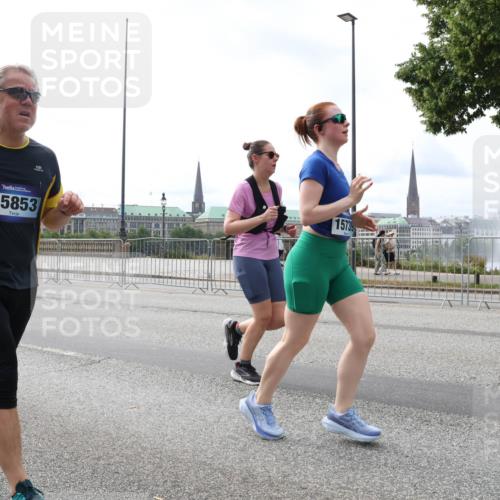 29.06.2025 - hella hamburg halbmarathon Lena Gebhardt http://msf.ph/oto/8402739 29.06.2025 10:23:58 Lombardsbrücke 15853, 15739, 1005, 1009, 1048, 1304, 1389, 1444, 1545, 2125, 2489, 3013, 3185, 3285, 3579, 4122, 4391, 4597, 4646, 4684, 4990, 4993, 5039, 5055, 5160, 5258, 5260, 5358, 5406, 5661, 5954, 6747, 7013, 7029, 7426, 7920, 8031, 8141, 8149, 8181, 8187, 8502, 8676, 8717, 9217, 9603, 9715, 10649, 11044, 11300, 11306, 11347, 11415, 11454, 11793, 13149, 14521, 15709, 15739, 15853, 16185, 16251, 17199 meine-sportfotos.de